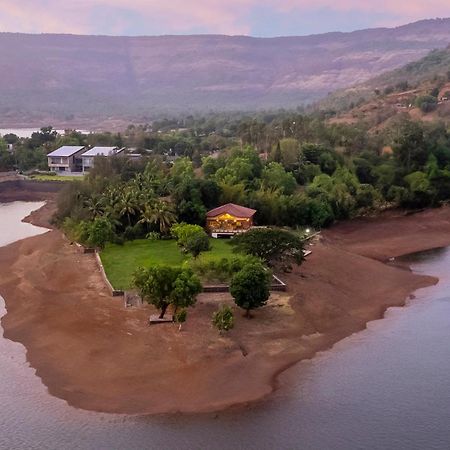 Stayvista At Three Shores With Lake View & Alfresco Dining Khamshet Zewnętrze zdjęcie