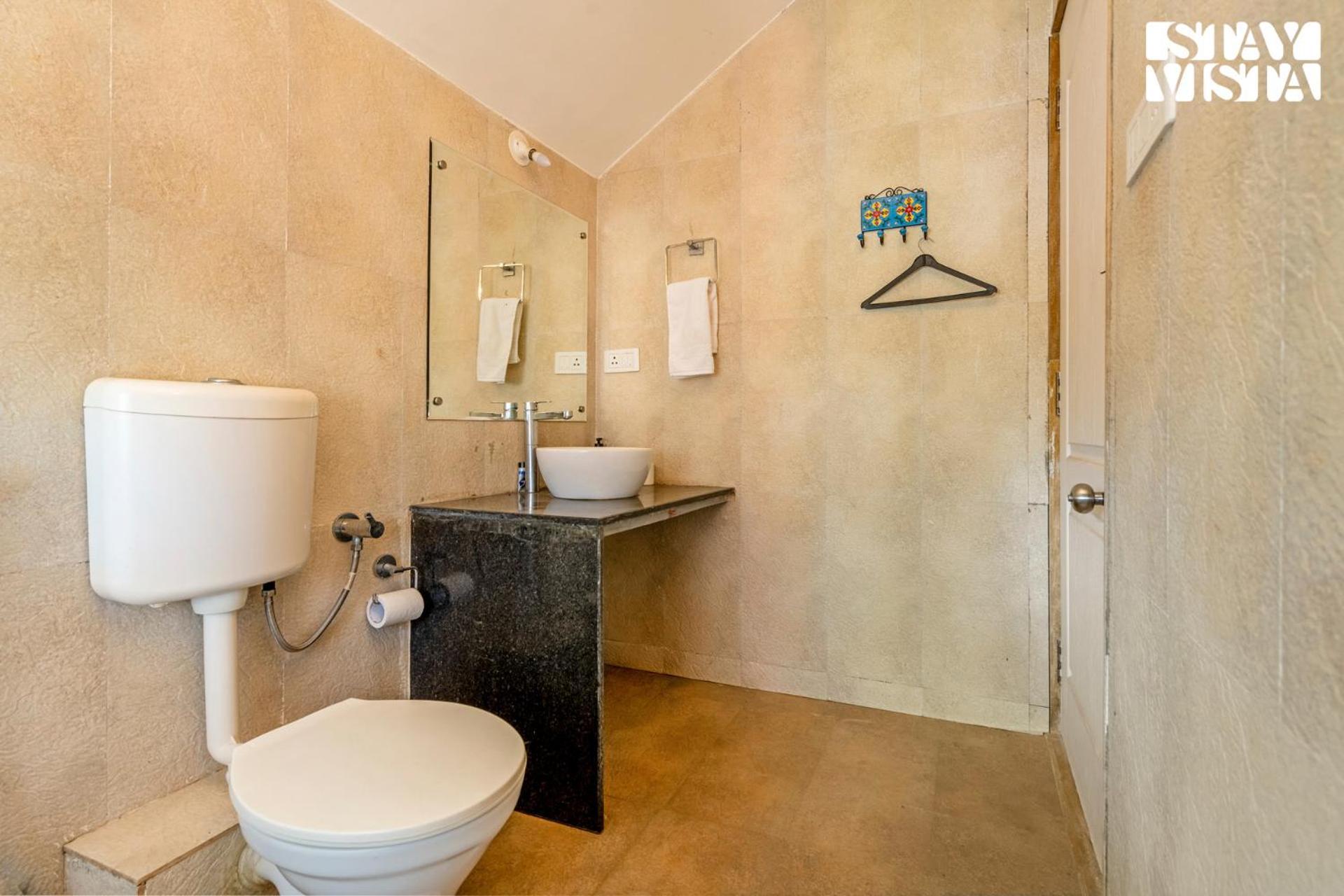 Stayvista At Three Shores With Lake View & Alfresco Dining Khamshet Zewnętrze zdjęcie