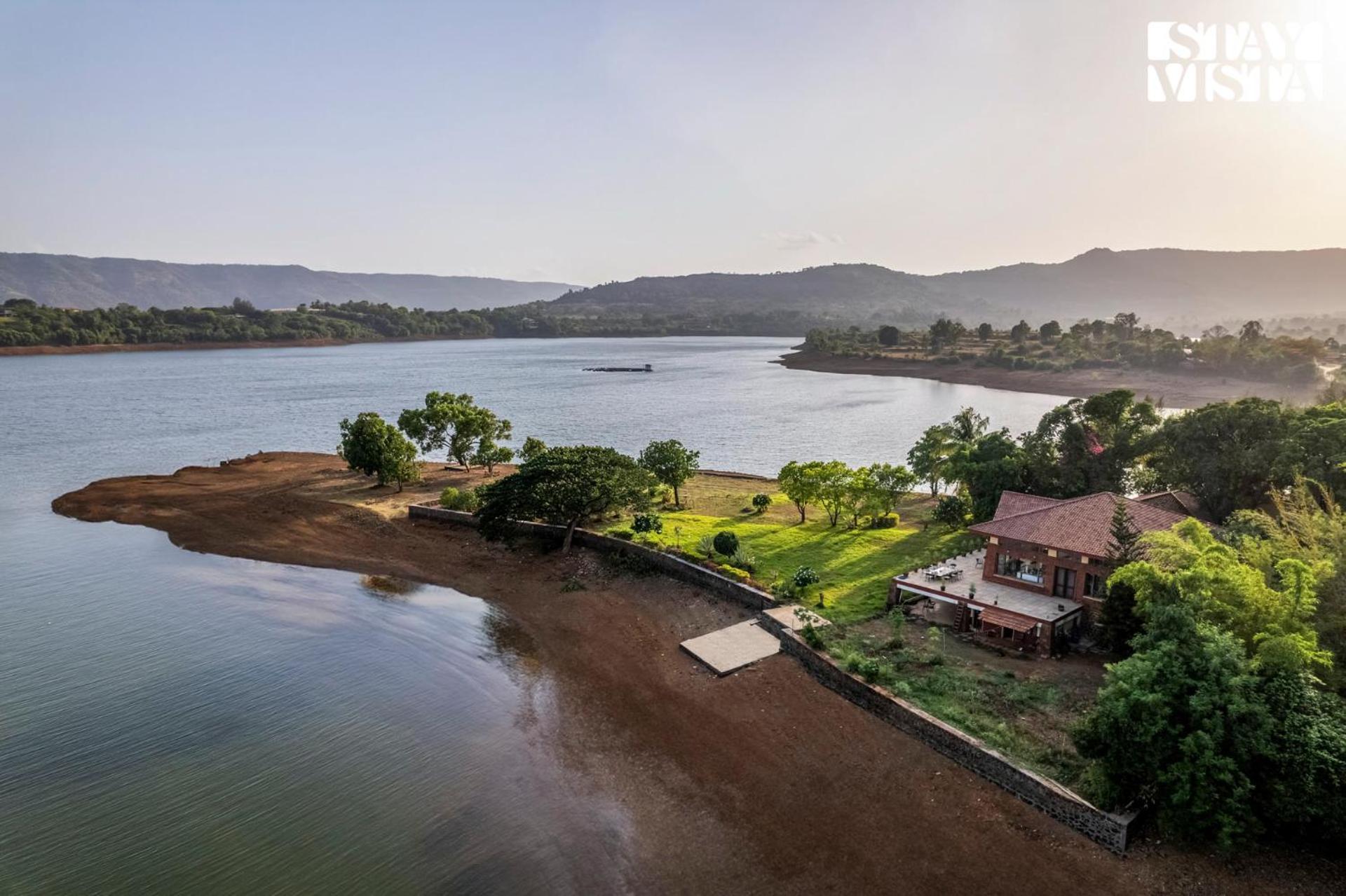 Stayvista At Three Shores With Lake View & Alfresco Dining Khamshet Zewnętrze zdjęcie